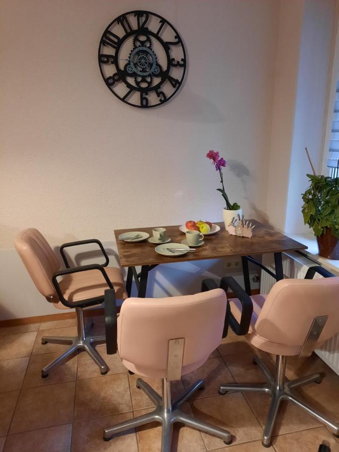 Apartment Urlaub Im Friseursalon *